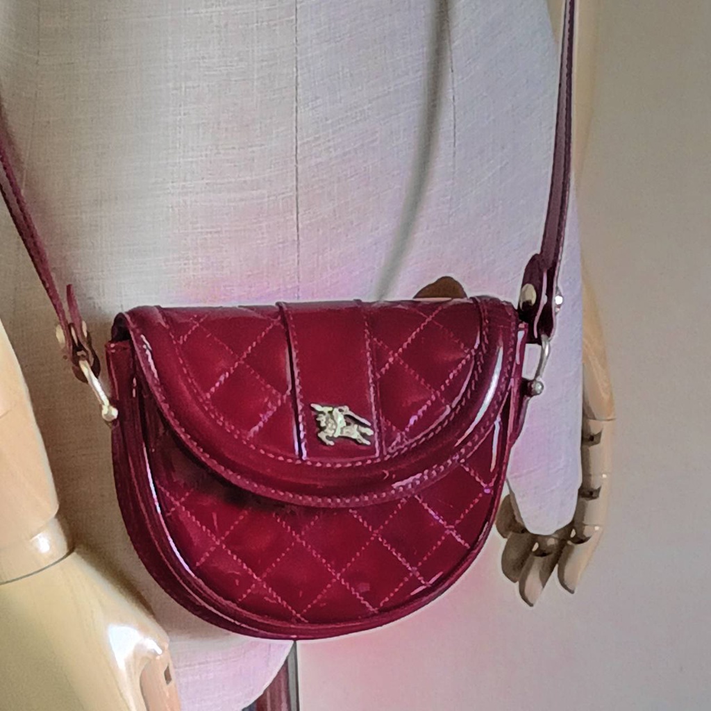 🎒🎒BURBERRY RED Patent Leather mini Crossbody bag มือสอง ของแท้ ✅ ขนาด 5.25"x1.5"x5"