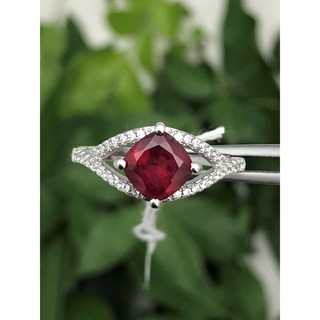 แหวนทับทิม (Ruby Ring) ตัวเรือนเงินแท้ ชุบทองคำขาว ประดับด้วยเพชร CZ เผาใหม่