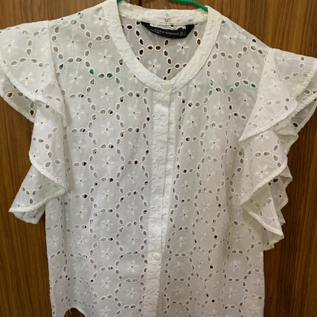 เสื้อเขิ้ตแขนระบาย ลายลูกไม้สีขาว ZARA#มือสอง