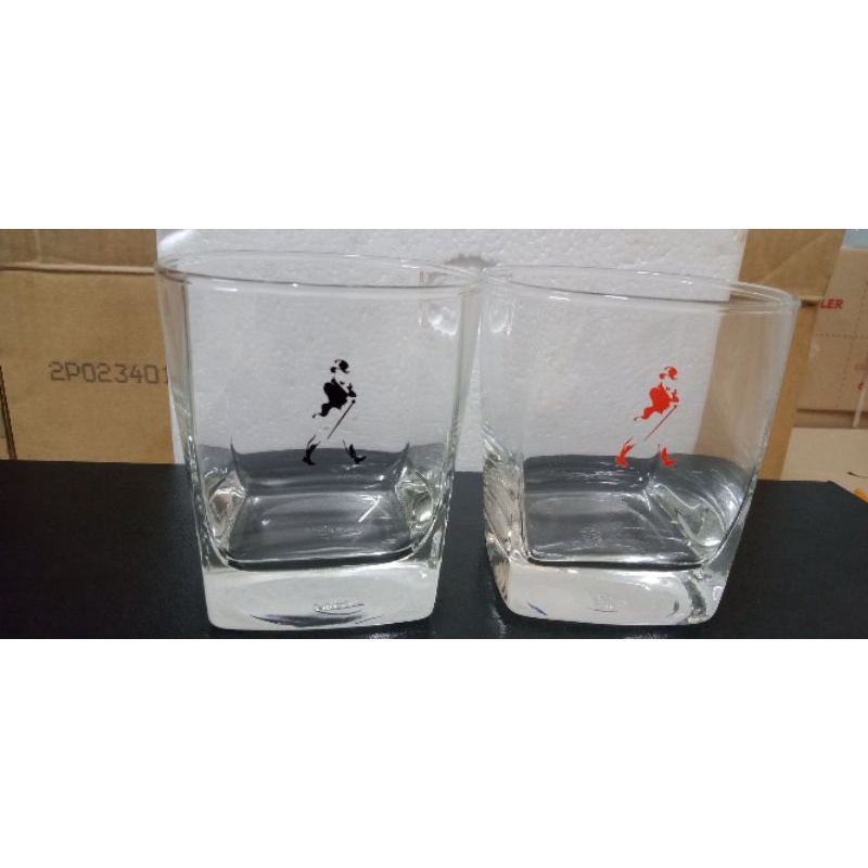 แก้วจอห์นนี่วอคเกอร์( Johnnie walker) แก้วทรง4 เหลี่ยม Black,Red ขนาด 340 ml. ผลิตจาก Ocean glass