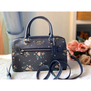 พร้อมส่งหมอนคอลใหม่แล้วจ้า  ROWAN SATCHEL WITH ROSE BOUQUET PRINT COACH coach91604)