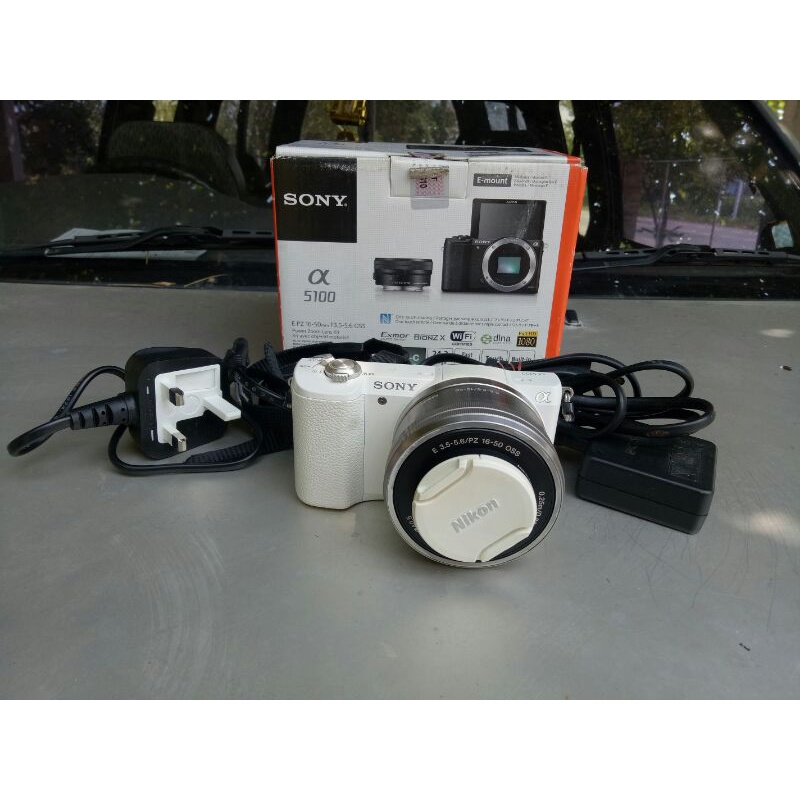 Sony A5100 ขายกล้องมือสอง ตำหนิบอดี้ฐานกล้องแตกร้าวใช้กาวร้อนติดแล้ว กับแฟรชหลอดขาด ลดราคาพิเศษไปเลย 5,000 บาท