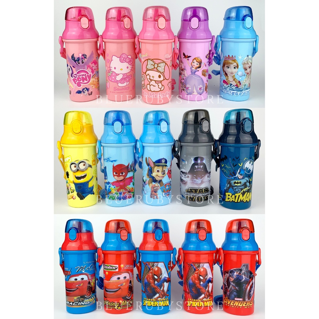 ขวดน้ำเด็ก แบบยกดื่ม 480ml. ลายการ์ตูน มีสายสะพาย กระติกพกพา กระบอกน้ำ BPA Free Water Bottle | Bluerubystore