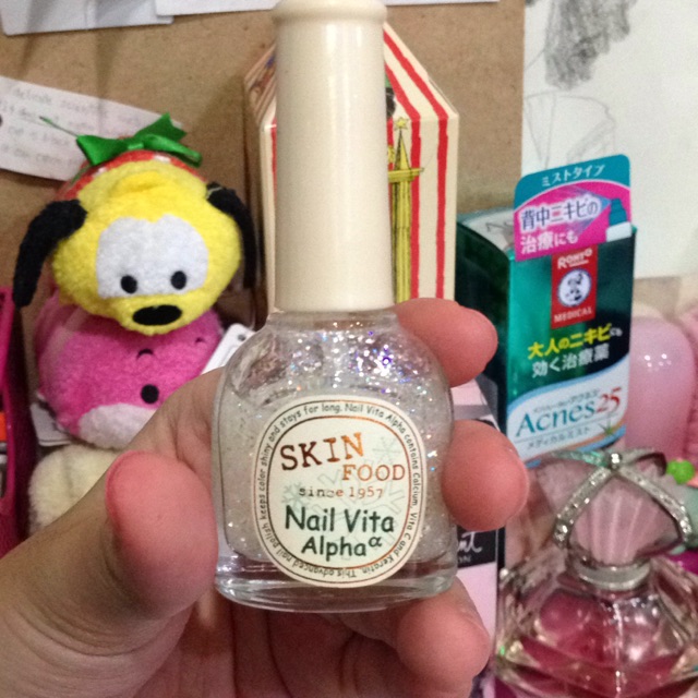 skinfood nail polish (white glitter)