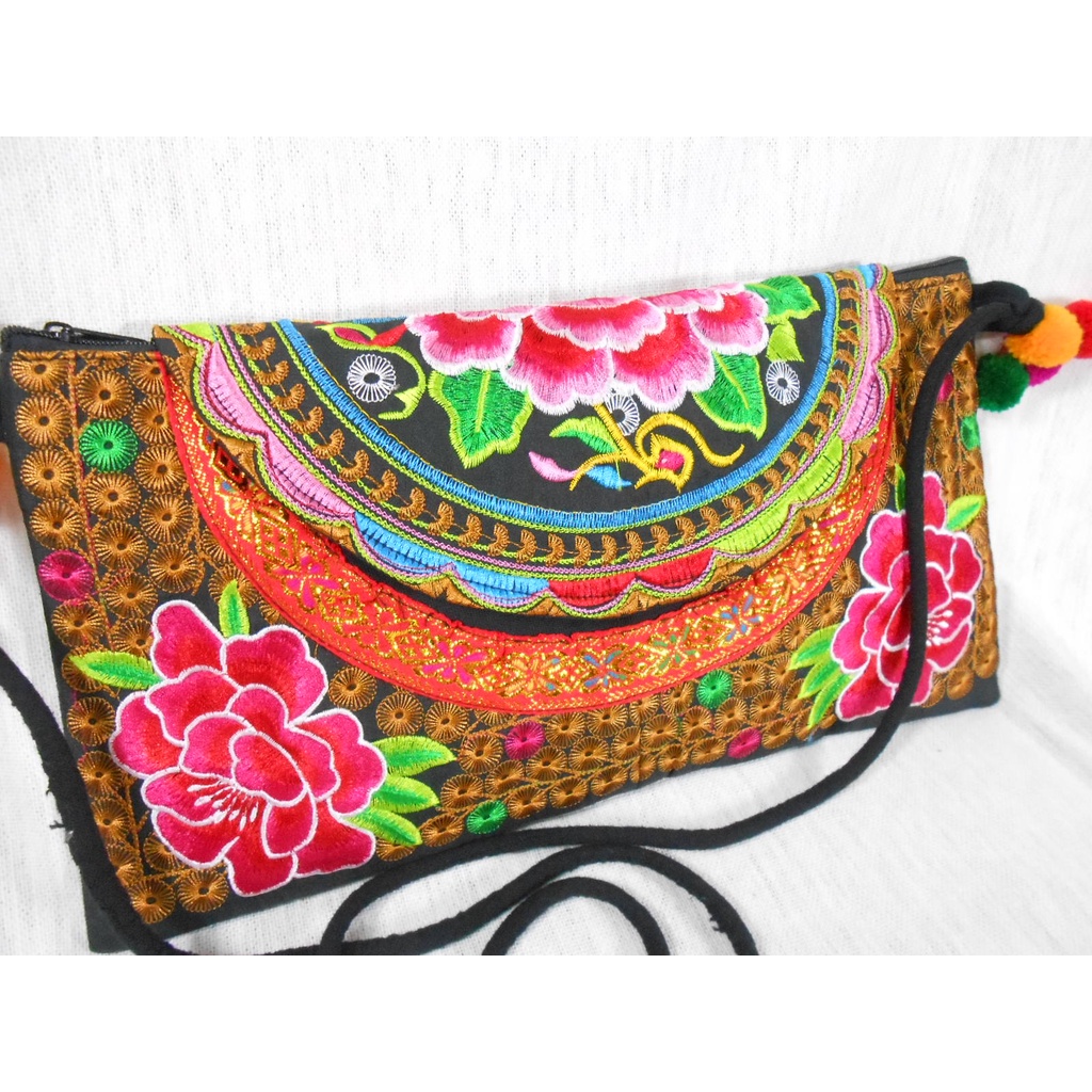 Hmong Bag  กระเป๋าสะพายผ้าปักกระเหรี่ยง