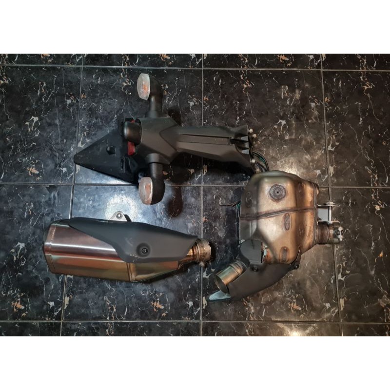 หม้อพักเดิม+ปลายท่อเดิม+ท้ายเดิมมีไฟเลี้ยวเดิม zx10rปี2016-2020