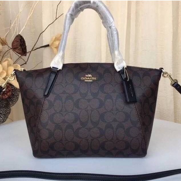 💰ผ่อนได้ 👜Coach Kelsey กระเป๋าสะพายทรงพัด 13"