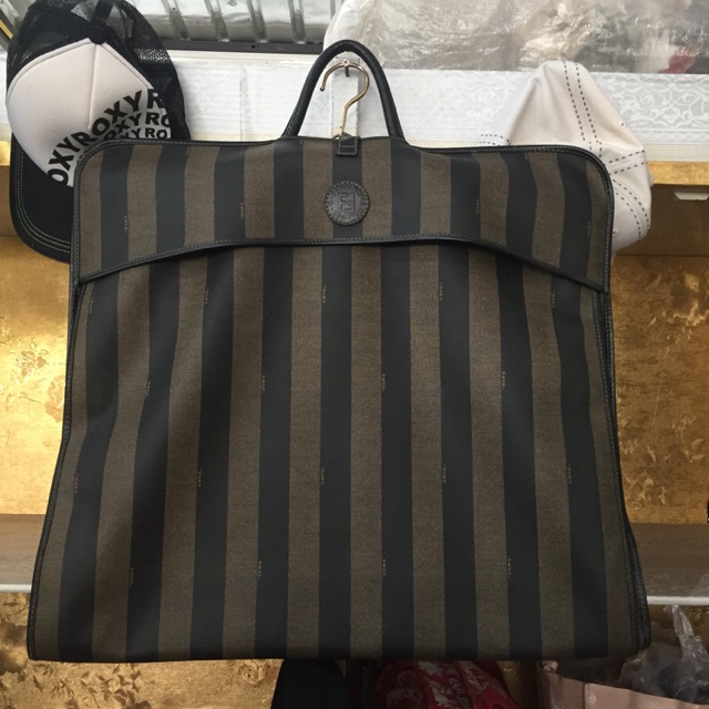 กระเป๋าใส่สูท Fendi แท้มือสอง สภาพ 90%++