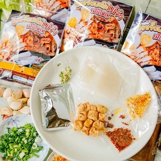 [จัมโบ้ 150g] ก๋วยจั๊บ พะโล้ เส้นใหญ่ เส้นสด 1 ห่อ มีหมูยอในซอง จัมโบ้ 6x9 นิ้ว หนัก 150 กรัม ใหญ่ที่สุดในท้องตลาด