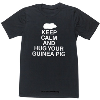 เสื้อยืดผ้าฝ้าย 100% พิมพ์ลาย Keep calm and hug your guinea pig แฟชั่นคู่รัก สําหรับผู้ชาย และผู้หญิงSize S-5XL