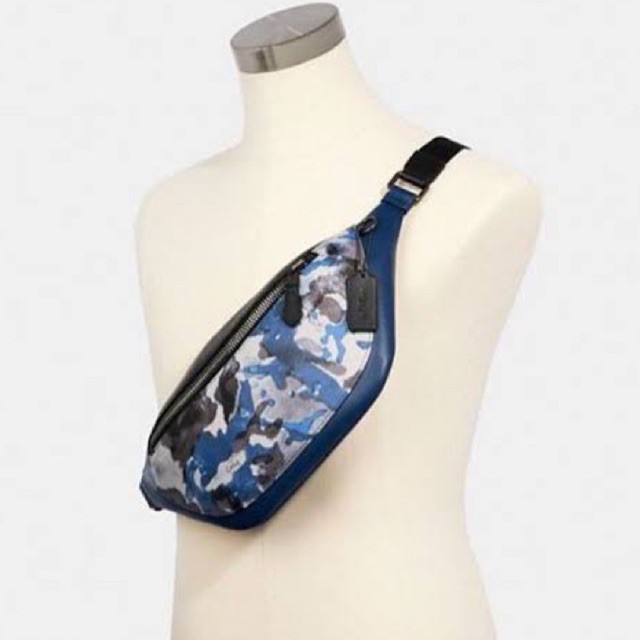 (ผ่อน0%) กระเป๋า คาดอกคาดเอว ลายพราง สีน้ำเงิน WARREN BELT BAG WITH WATERCOLOR SCRIPT PRINT (COACH 89889)