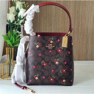 🎀 (สด-ผ่อน) กระเป๋า bucket สีเข้มลายดอก 8.5 นิ้ว COACH C7975 SMALL TOWN BUCKET BAG WITH HEART PETAL PRINT