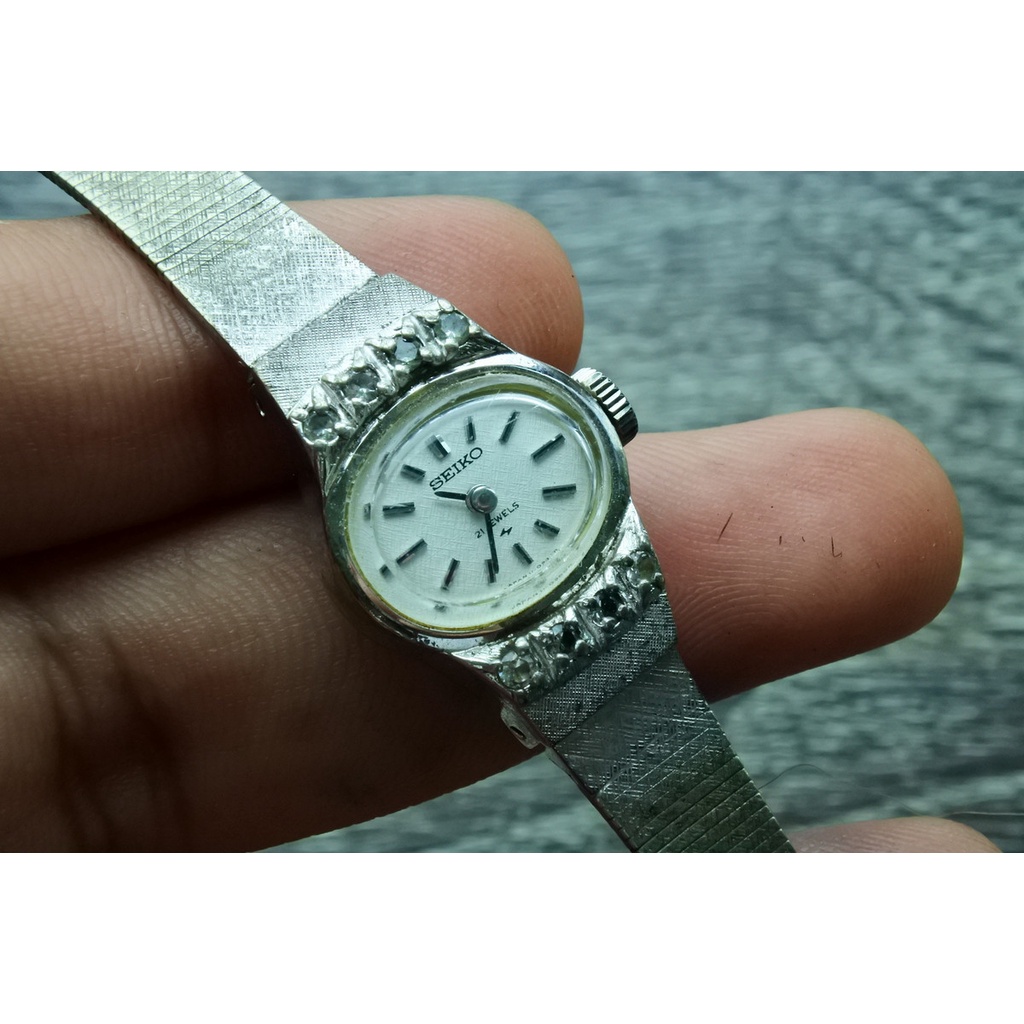 นาฬิกา Vintage มือสองญี่ปุ่น SEIKO 21J ระบบ ไขลาน ผู้หญิง ทรงกลม กรอบเงิน หน้าขาว หน้าปัด 13mm