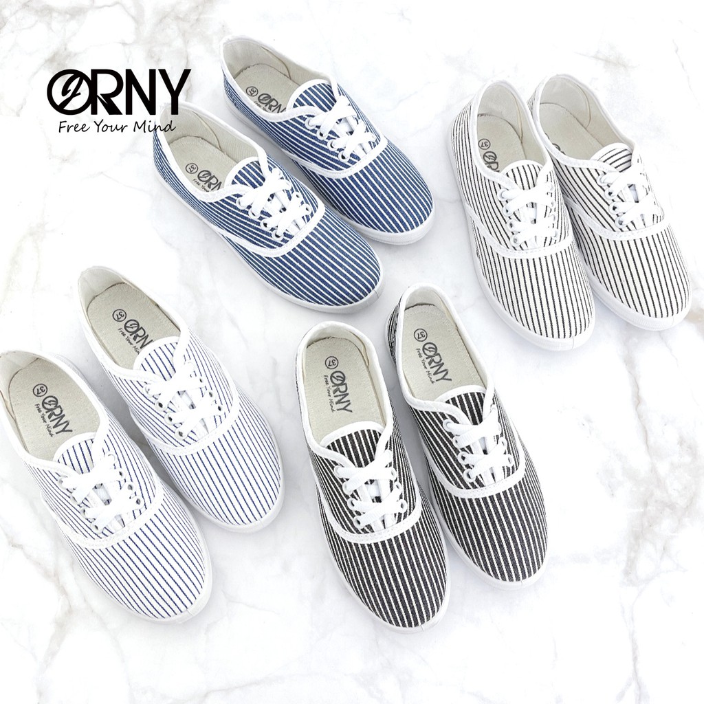 ใส่สวย เท้าเรียว OY850 ORNY(ออร์นี่) ® รองเท้าผ้าใบแบบผูกเชือก ลายทาง ส้นแบน แฟชั่นผู้หญิง