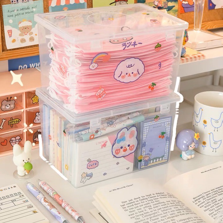 🌺แถมสติ๊กเกอร์🍭 กล่อง กล่องเก็บของ กล่องเก็บแมส กันฝุ่น จุของได้เยอะ กล่องเก็บหน้ากาก แบบใส - รูปที่ 3