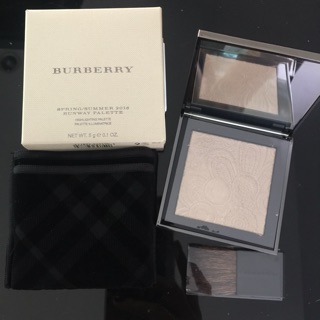 พร้อมส่ง Burberry Highlighting palette illuminatrice nude gold 02 แท้ ใหม่ ขนาดปกติ