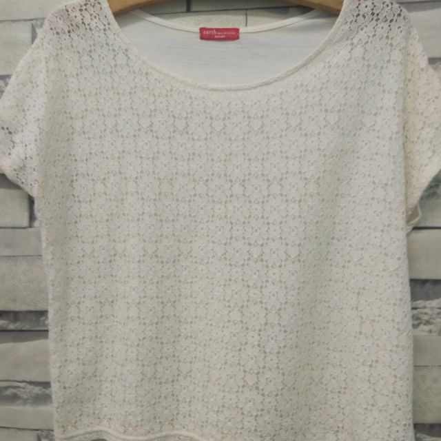 เสื้อ earth music and cology. Red Label