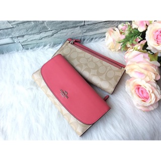 COACH CHECKBOOK WALLET IN SIGNATURE 🎀รุ่น #F57319