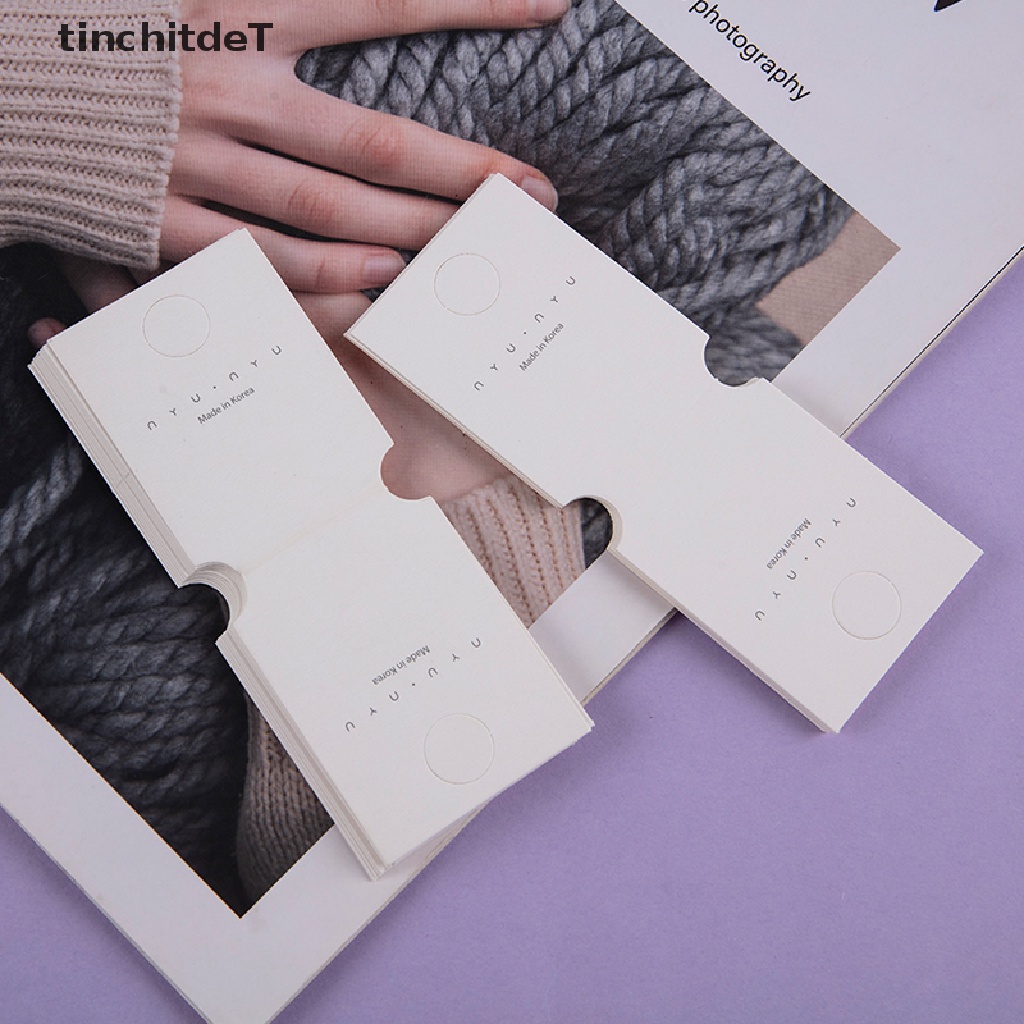 [TinchitdeT] [ขายดี] ป้ายแท็กกระดาษแข็ง แบบพับได้ สีขาว สําหรับแขวนแสดงเครื่องประดับ ต่างหู สร้อยข้อมือ ผม ยางรัดผม 50 ชิ้น