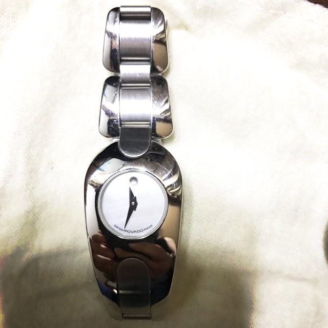 นาฬิกายี่ห้อ Movado