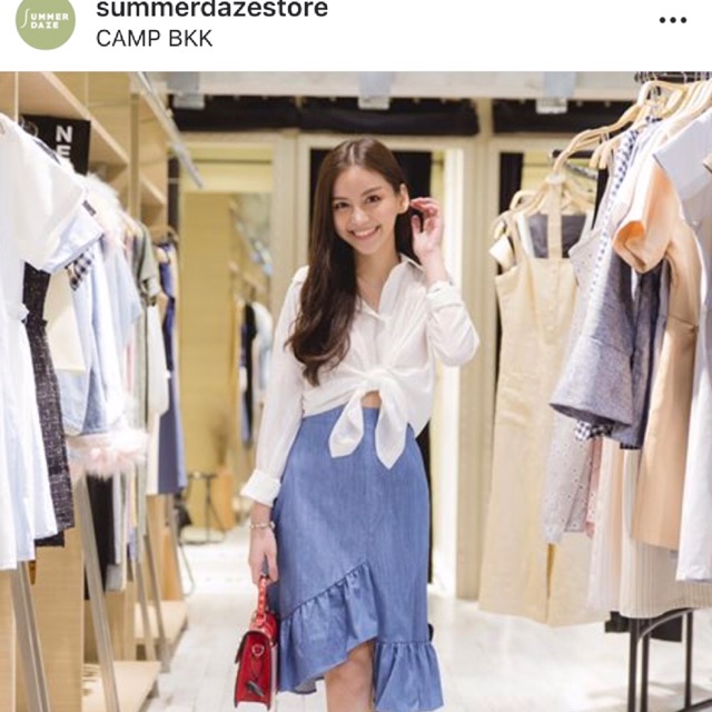 (ส่งต่อ) กระโปรง Windy skirt สี jean จากร้าน summerdazestore