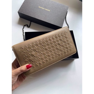 🦋สินค้าพร้อมส่ง🦋  New🍥Bottega ❌ราคาพิเศษ❌ Bottega chain clutch สายถอดได้ Size 8.4 x 4 นิ้ว สวย เรียบ หรู ราคาดีมากก