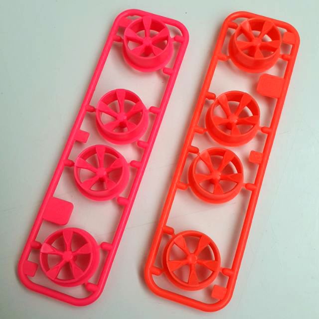 Tamiya 1/32 Mini 4WD Fluorescent Low Height Wheels Set Limited (5 Spoke Type, Medium) สําหรับ PRO MS