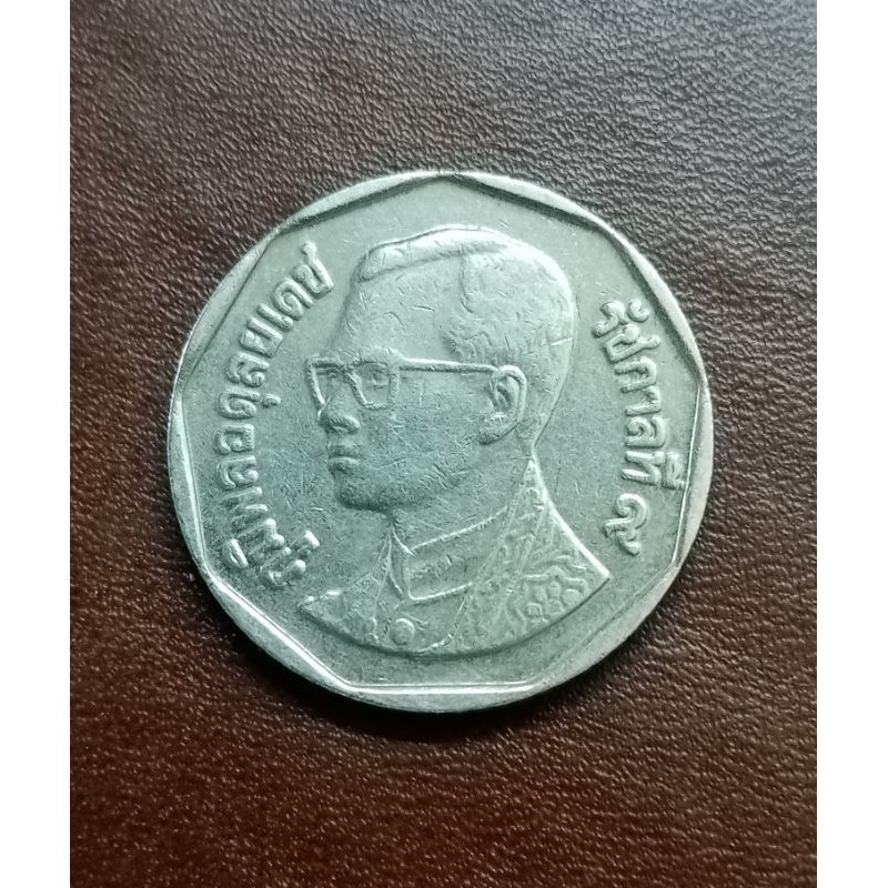 เหรียญตลก เหรียญปั้มซ้ำตัวหนังสือซ้อน (error coin) เหรียญ 5 บาท รัชกาลที่ ๙ ปี พ.ศ.2549