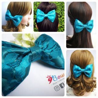 โบว์ใหญ่ ผ้าซาติน​สีเขียวประกบผ้าลูกไม้สวยเก๋