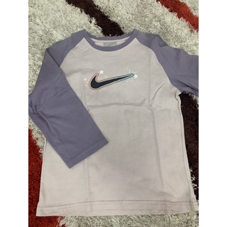 เสื้อแขนยาวผู้หญิง Nike อก 32 นิ้ว Size M