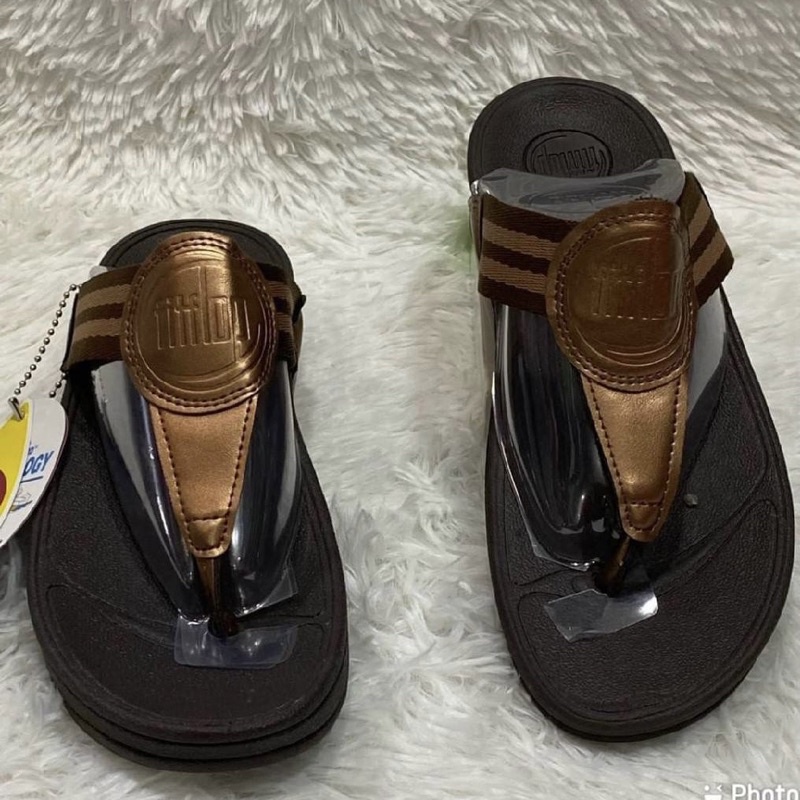 รองเท้า Fitflopของผู้หญิงเพิ่งเข้ามาใหม่ขายดีทุกสีสองถึงสามวันได้รับสินค้าสินค้าตามรูปภาพเลยจ้า