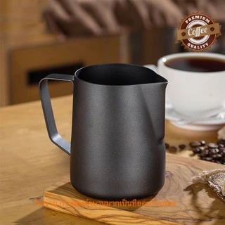 จัดส่งในวันเดีย！เหยือกตีฟองนม สีดำด้าน 350ml 600ml Teflon milk pitcher latte art milk jug เหยือกนมลาเต้อาร์ท