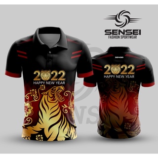 🌈โค้ดSENSEIOMGลด15%🌈เสื้อโปโลแขนสั้นพิมพ์ลาย(หน้า-หลัง) SENSEI ลายHNY3