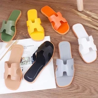 H02(พื้นสีครีม ) พร้อมส่ง รองเท้าแตะ ราคาถูกมาก พื้นยางนิ่มแฟชั่นผู้หญิง สวมใส่สบายไม่กัดเท้า ไม่ส่งกลิ่นเหม็น