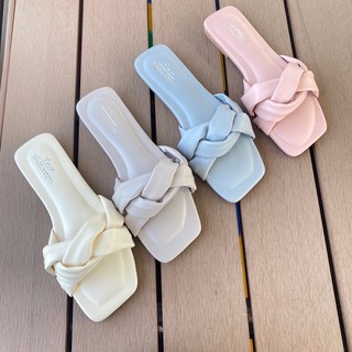 Mami sandals รองเท้าแตะหนังนุ่ม สีน่ารักมาก ทักมาเช็คสินค้าก่อนกดสั่งนะคะ