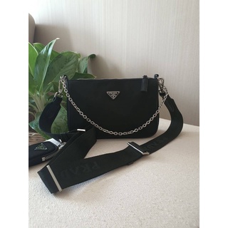 PRADA ซื้อ1 ได้ไปถึง3 สายแบนสะพาย CROSSBODY  Code:B15D11065  แบรนด์แท้ 100% งาน Outlet