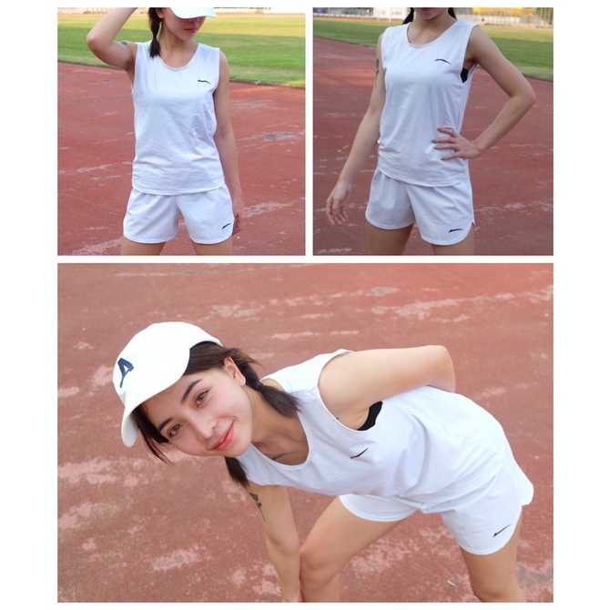 เสื้อออกกำลังกายสีขาว