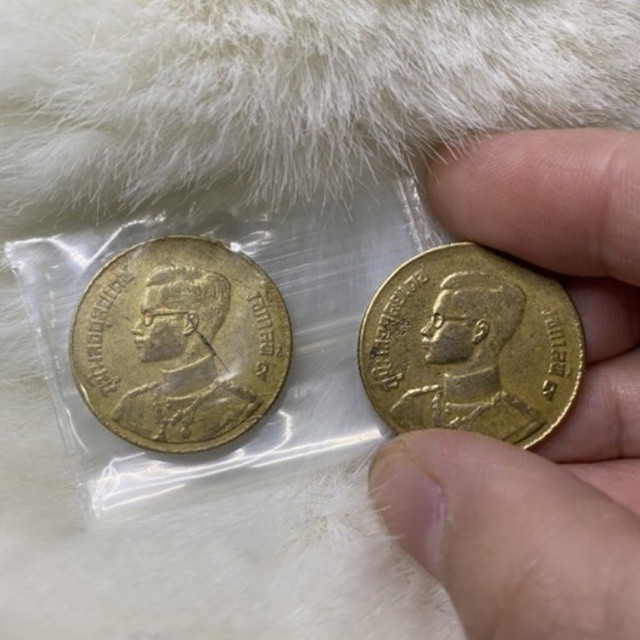 ขายคู่ เหรียญ ร9 2493 มีส่วนผสมของ ทองคำแท้ ๒๔๙๓ เหรียญเก่า