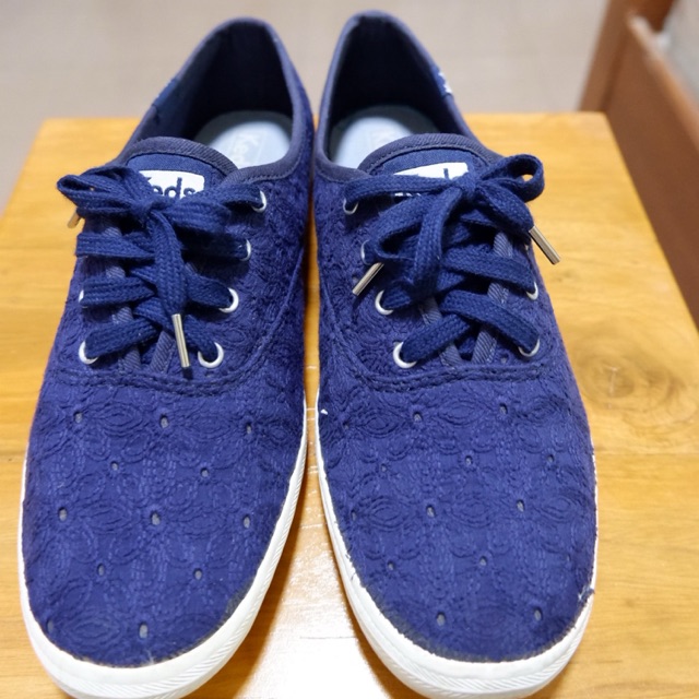 รองเท้าผ้าใบ Keds มือสอง