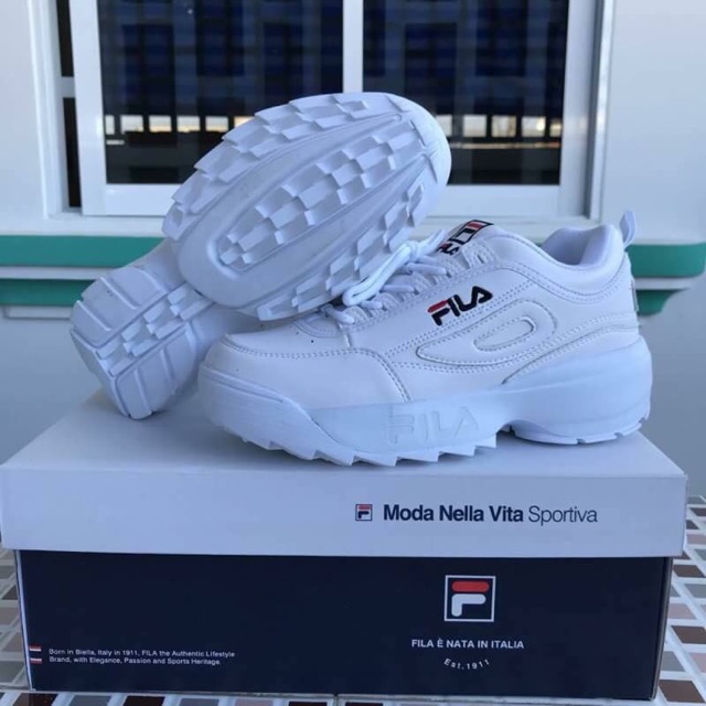 รองเท้าผ้าใบ Fila