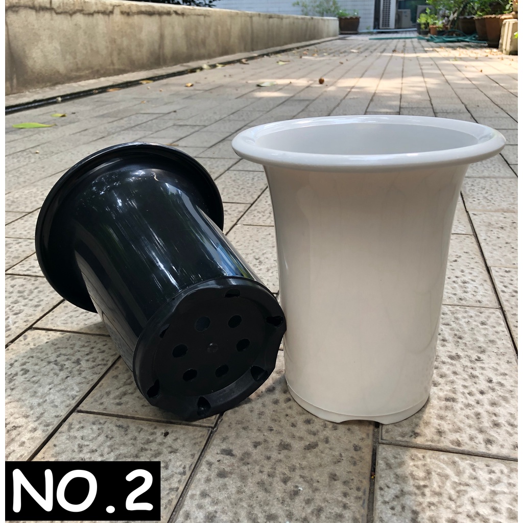 กระถางต้นไม้พลาสติก ทรงปากแตร เบอร์ 2 กว้าง 15 cm x สูง 17 cm
