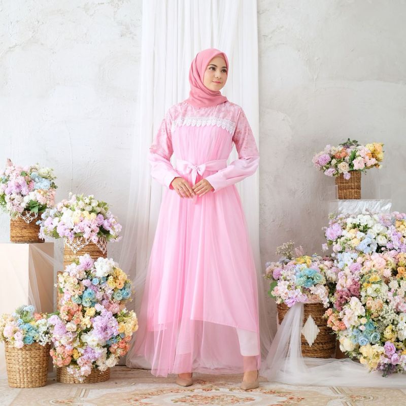 Maxi Nuraini / Robe / เสื้อคลุมผู้หญิง / เสื้อคลุมปาร์ตี้มุสลิม / ootd / ootd ดารา / เพื่อนเจ้าสาว