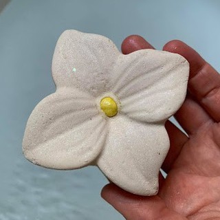 (ของใหม่) Lush Jasmine Cream Bubble Bar