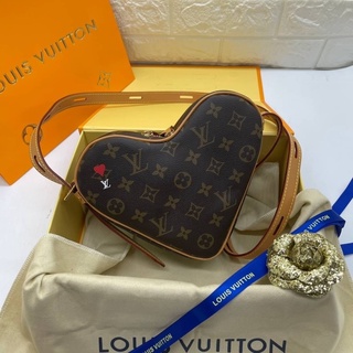 Louis Vuitton Original Grade Size20cm สวยเก๋ไม่ซ้ำใครเลยค่ะ แคนวาสเกรดเดียวกับต้นฉบับ เหมือนเป๊ะทุกประการค่ะ