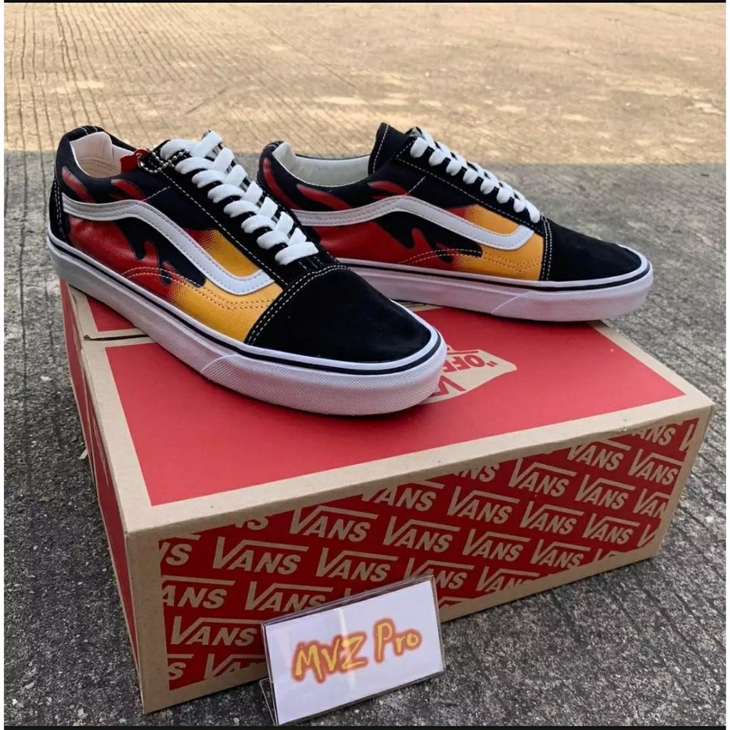 รองเท้าผ้าใบ สุดเท่ห์ Fire 100% นิยมสุดฮิต!! ราคาโปรโมชั่นพิเศษ ส่งฟรี 1-2 วันรับของ (สินค้าถ่ายจากงานจริง)