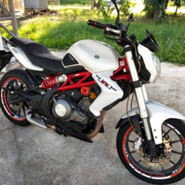 สติ๊กเกอร์ขอบล้อสะท้อนแสง Benelli TNT300