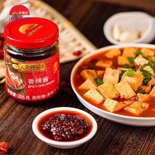 B5 พริกน้ำมัน Lee Kum Kee พร้อมส่ง( 李锦记 香辣酱 ) ขนาด205g พริกน้ำมัน ตรา ลีกุ่มกี่ รสเผ็ดหอมอร่อย สูตรต้นตำรับแท้ๆ