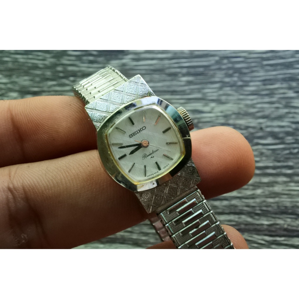 นาฬิกา Vintage มือสองญี่ปุ่น SEIKO RAINBOW ชุบทอง ระบบ ไขลาน ผู้หญิง ทรงสี่เหลี่ยม กรอบเงิน รุ่นหายาก หน้าปัด 21mm