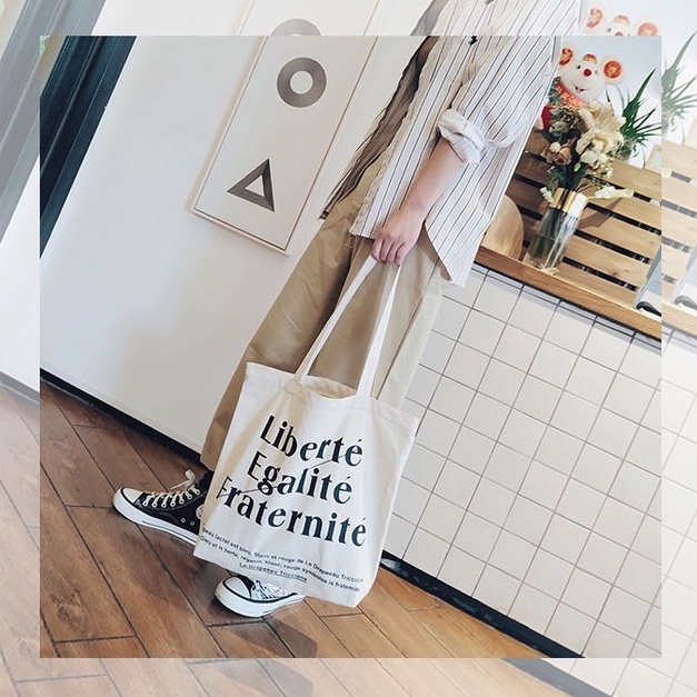 Hotwind​ (พร้อมส่ง) ​กระเป๋า​ผ้าแคนวาสแฟชั่นสไตล์​เกาหลี​สุดฮิต NO.Liberte - รูปที่ 2