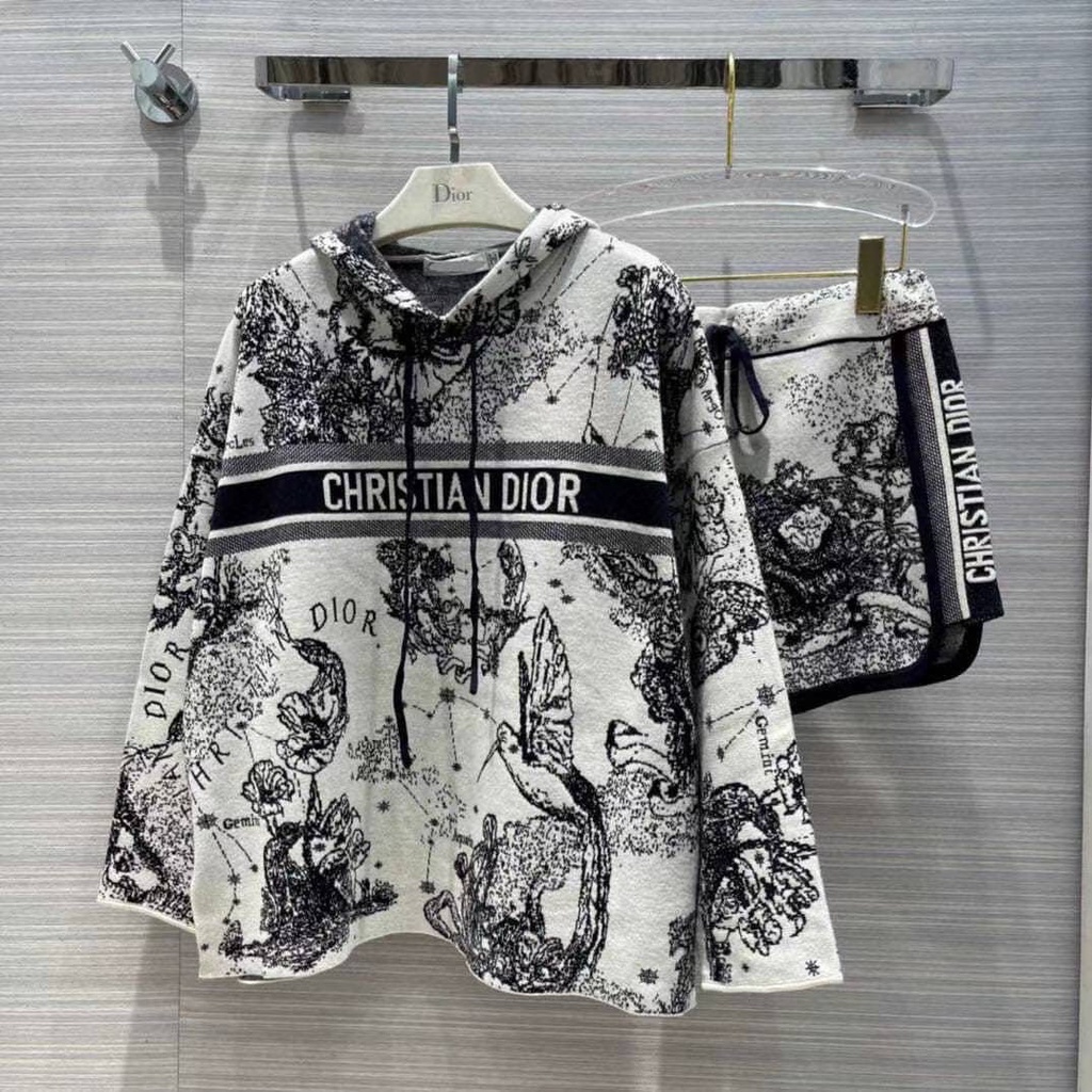 เสื้อและกางเกงลายDior